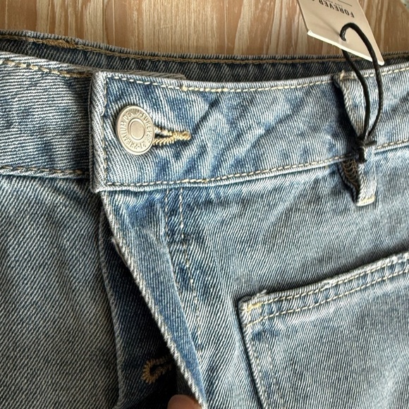 Forever 21|Denim Frayed Hem Jean Shorts in light wash,no pockets on back•••NWT - Picture 6 of 12